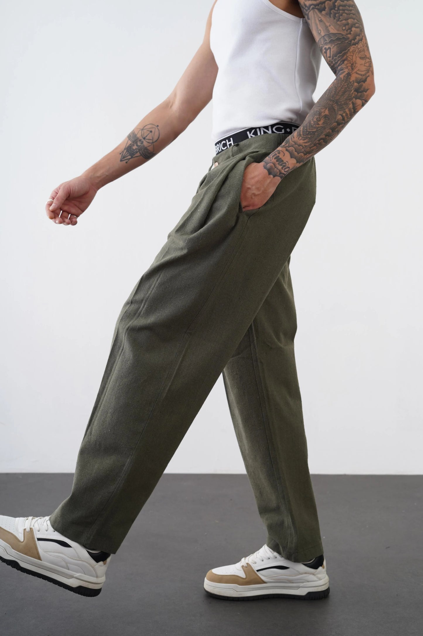 Relaxed Fit Linen Men's Trousers with Elasticated Waist